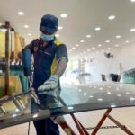 Staff at work, Windscreen2U Cheras Batu 11 | Windscreen Specialist | Pakar Cermin Kereta, CHERAS